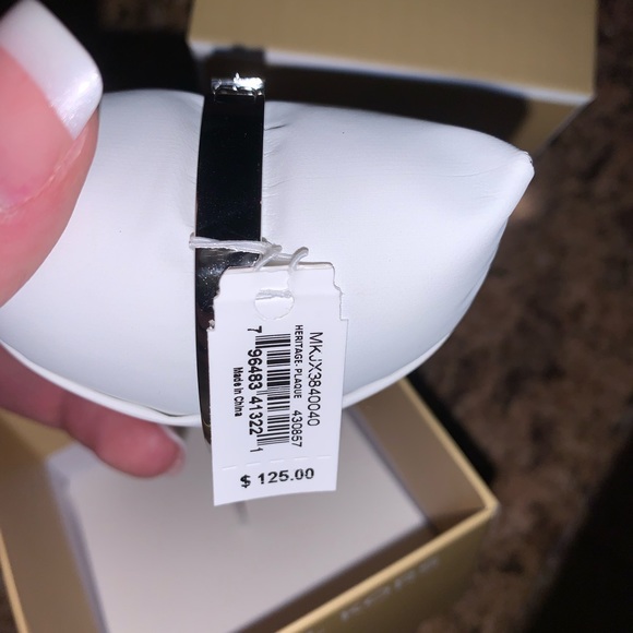 Michael kors silver branded bracelet NWB - Picture 3 of 4